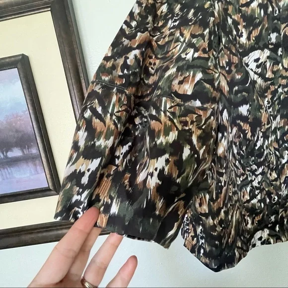 NWT Ted Baker London Evrett Lantern Sleeve Jungle Print Top, Khaki/Multi Size 4